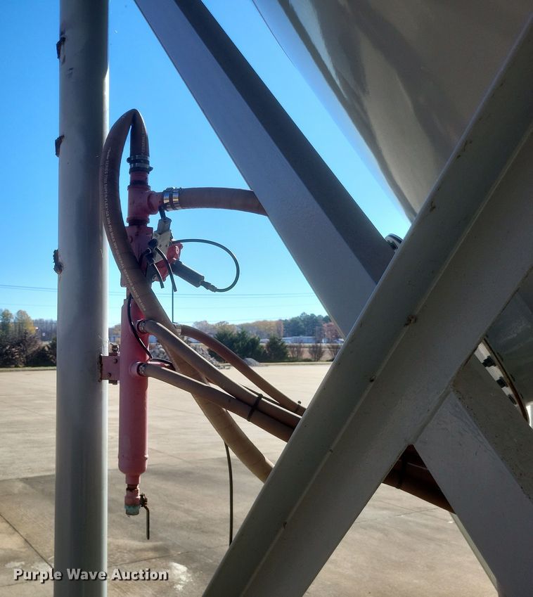 image for item DO4775 Boss Tank  concrete silo