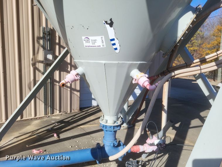 image for item DO4775 Boss Tank  concrete silo