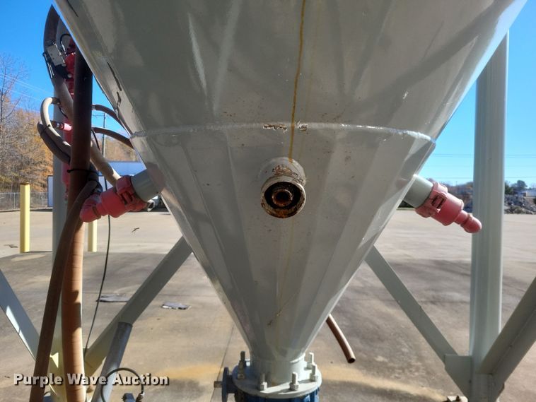 image for item DO4775 Boss Tank  concrete silo