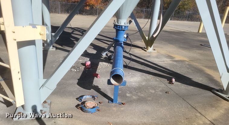 image for item DO4775 Boss Tank  concrete silo