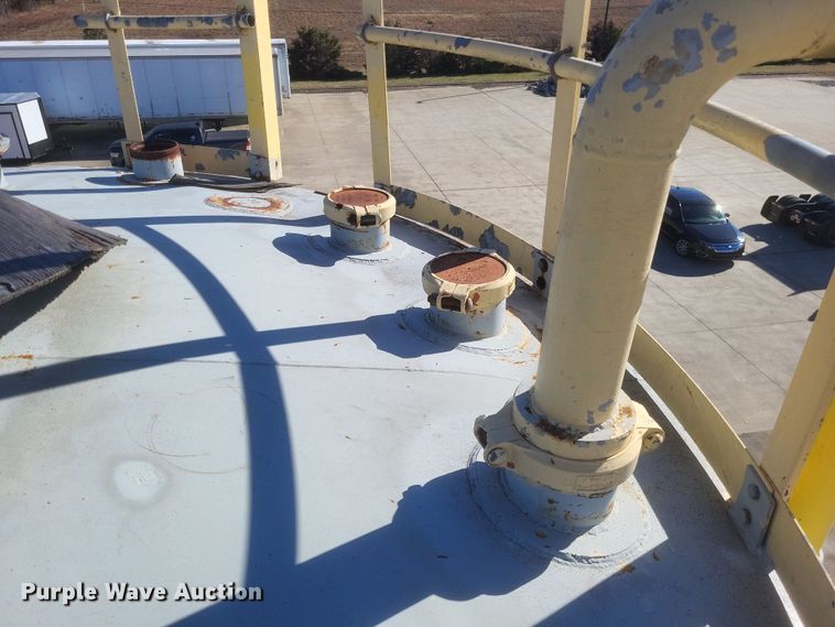 image for item DO4775 Boss Tank  concrete silo