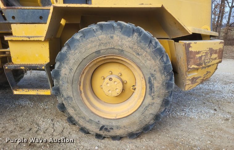 image for item DO4781 1998 John Deere 344H  wheel loader
