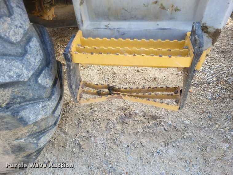 image for item DO4781 1998 John Deere 344H  wheel loader