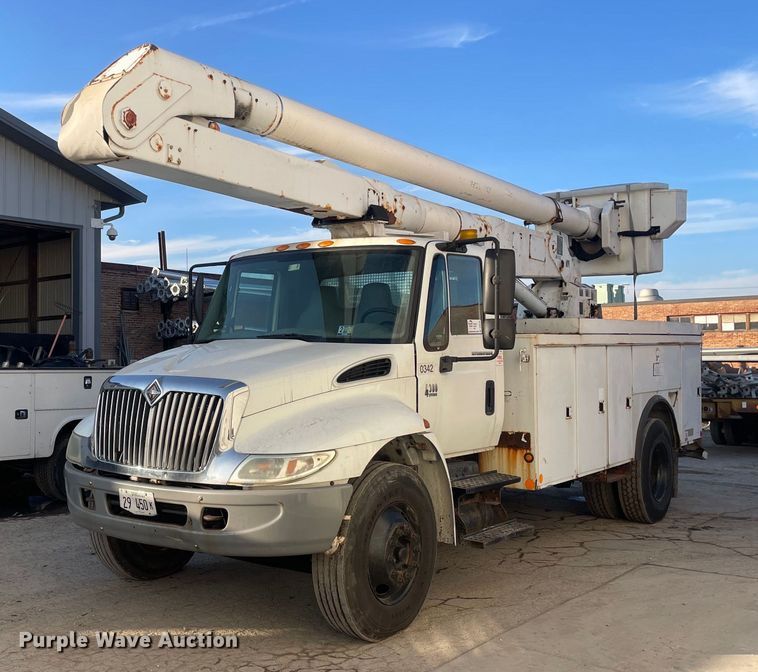 image for item DP0246 2005 International 4300  bucket truck