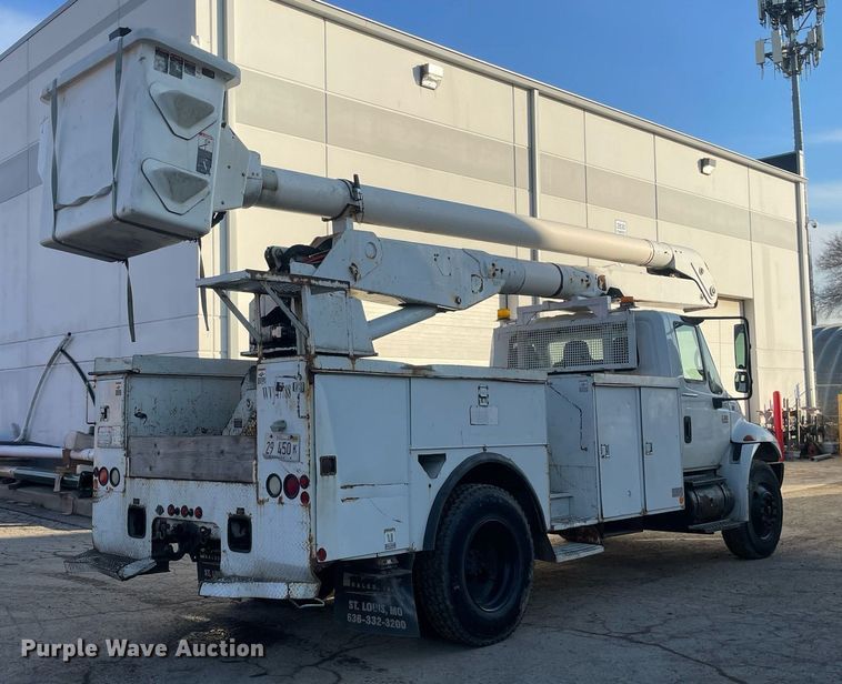 image for item DP0246 2005 International 4300  bucket truck