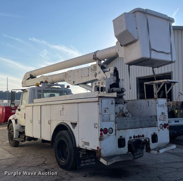 image for item DP0246 2005 International 4300  bucket truck