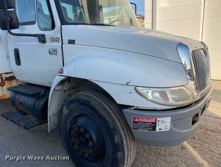 image for item DP0246 2005 International 4300  bucket truck