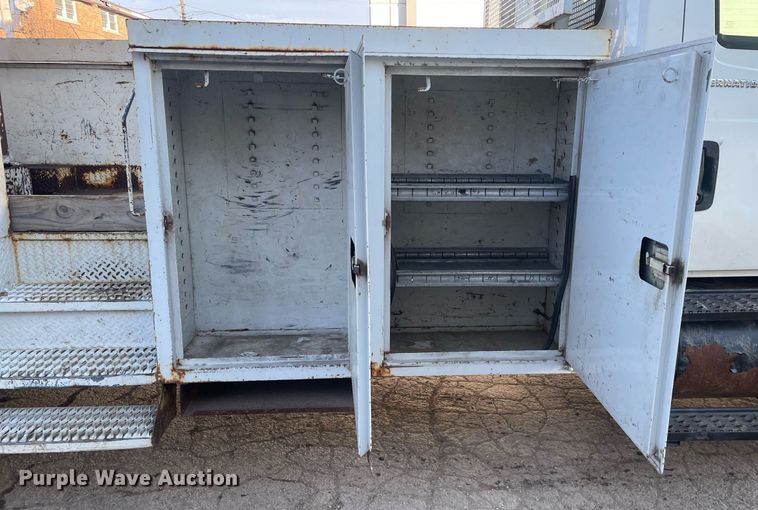 image for item DP0246 2005 International 4300  bucket truck