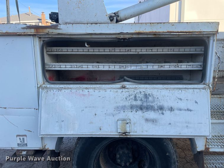 image for item DP0246 2005 International 4300  bucket truck