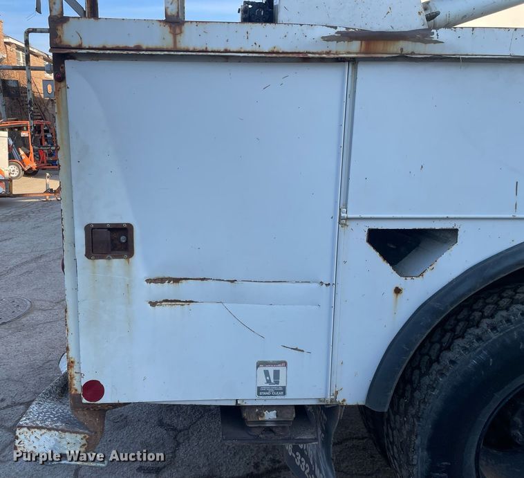 image for item DP0246 2005 International 4300  bucket truck