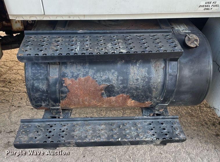 image for item DP0246 2005 International 4300  bucket truck