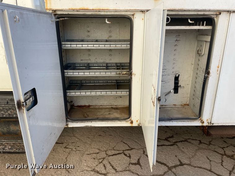 image for item DP0246 2005 International 4300  bucket truck