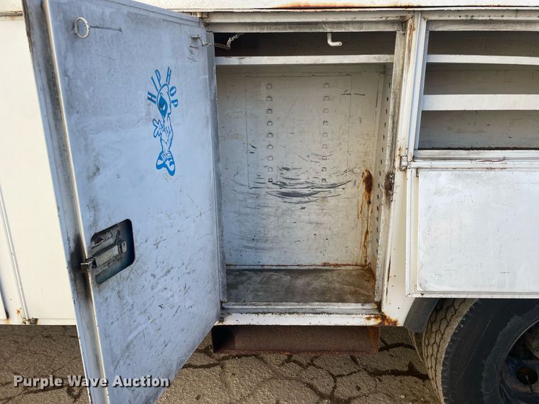 image for item DP0246 2005 International 4300  bucket truck