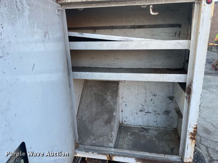 image for item DP0246 2005 International 4300  bucket truck