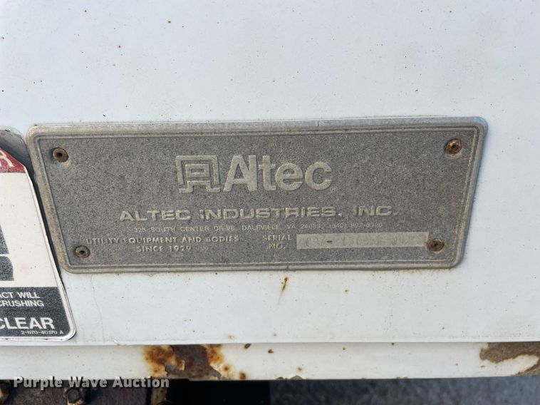 image for item DP0246 2005 International 4300  bucket truck