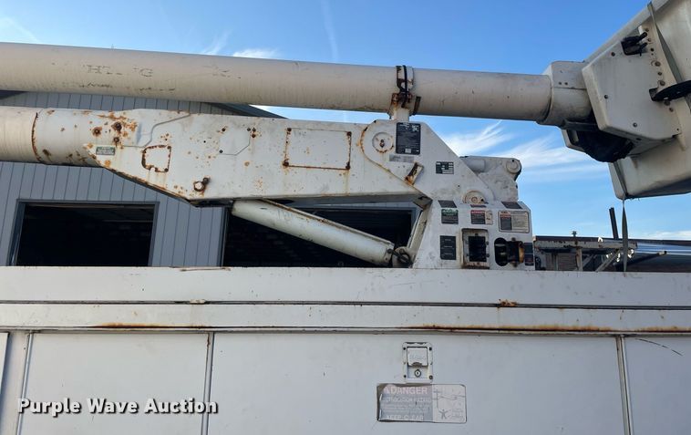 image for item DP0246 2005 International 4300  bucket truck