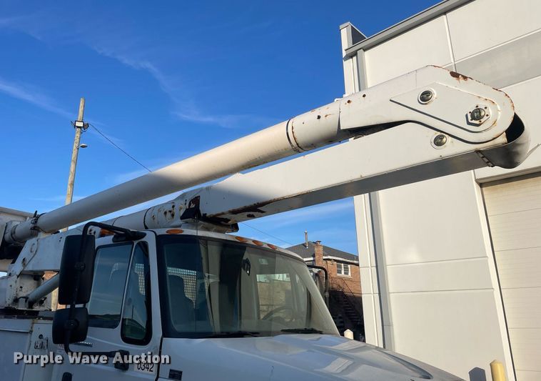 image for item DP0246 2005 International 4300  bucket truck