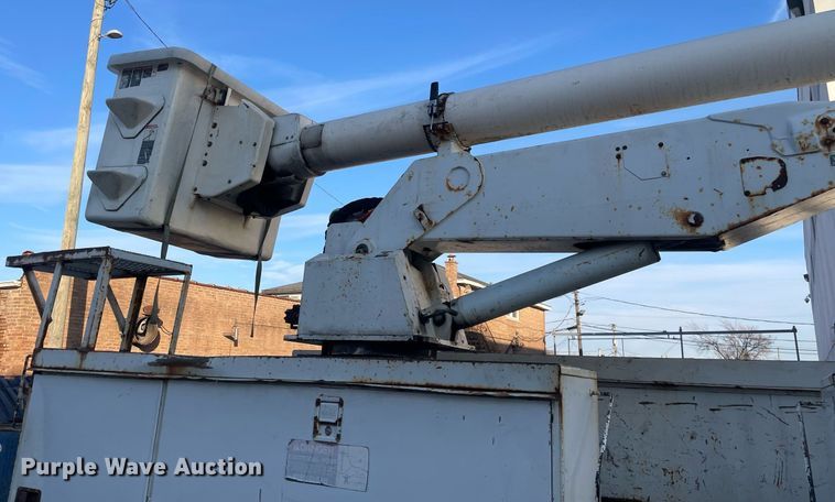 image for item DP0246 2005 International 4300  bucket truck