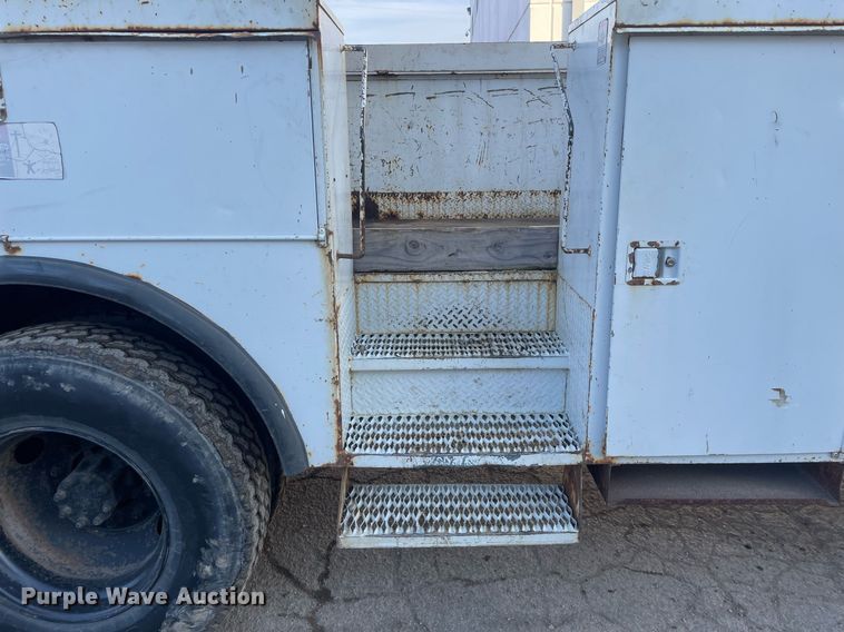 image for item DP0246 2005 International 4300  bucket truck