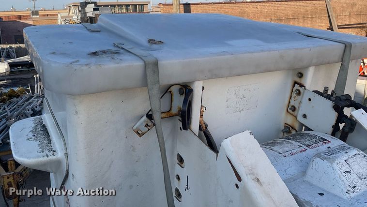 image for item DP0246 2005 International 4300  bucket truck