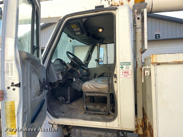 image for item DP0246 2005 International 4300  bucket truck