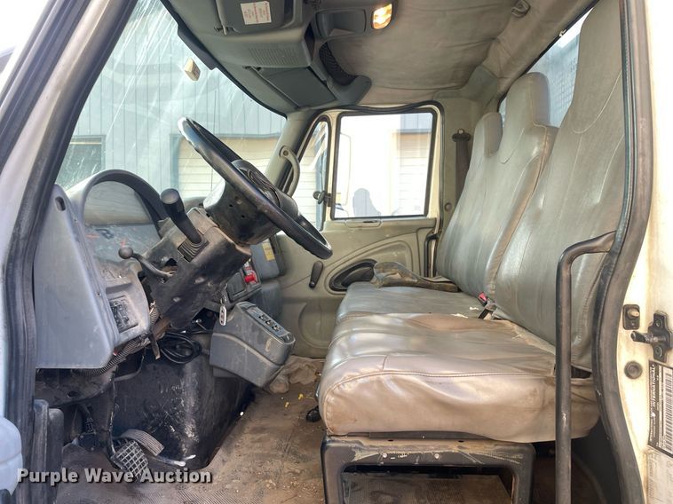 image for item DP0246 2005 International 4300  bucket truck