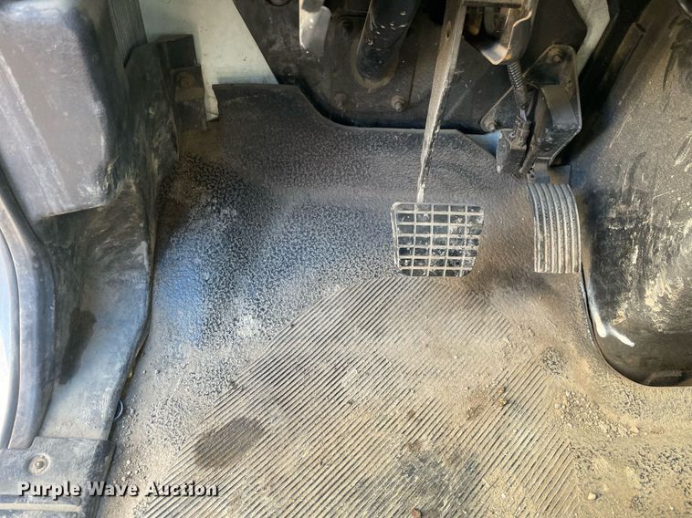 image for item DP0246 2005 International 4300  bucket truck