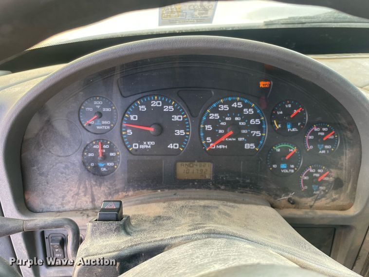 image for item DP0246 2005 International 4300  bucket truck