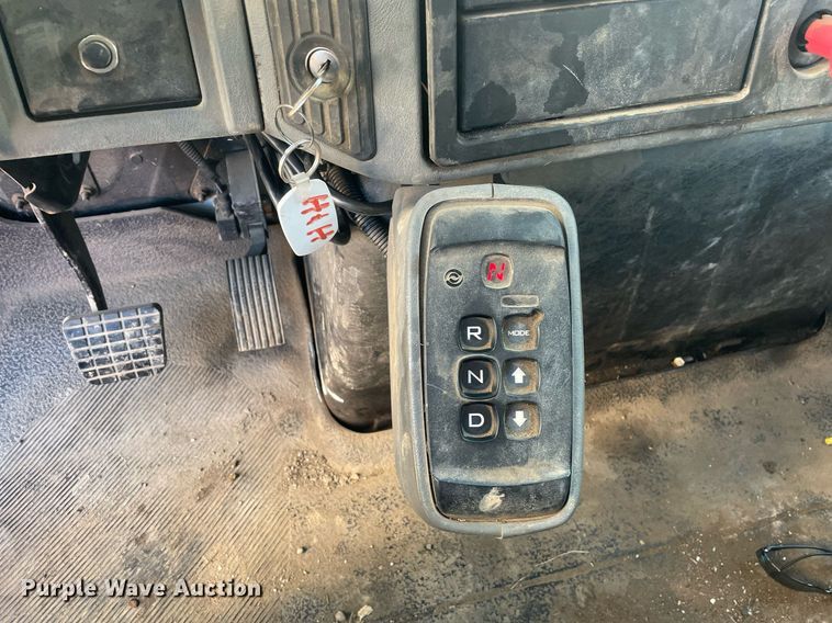 image for item DP0246 2005 International 4300  bucket truck