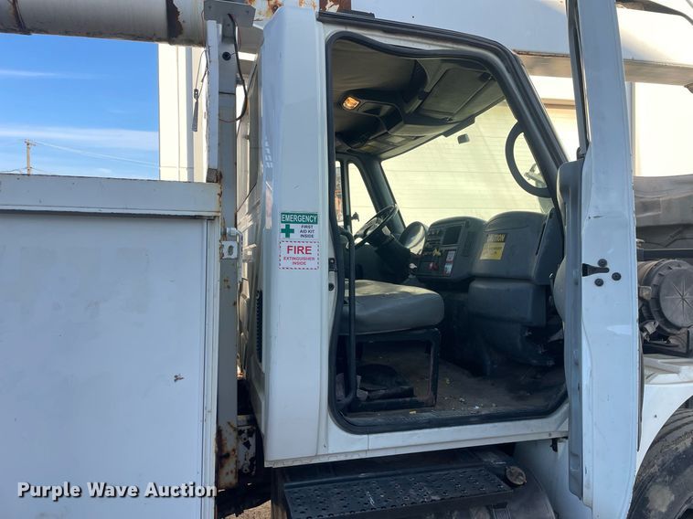 image for item DP0246 2005 International 4300  bucket truck