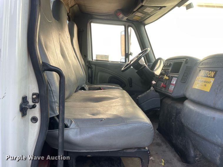 image for item DP0246 2005 International 4300  bucket truck