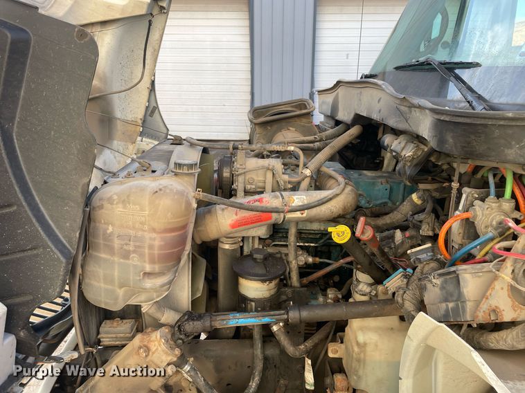 image for item DP0246 2005 International 4300  bucket truck