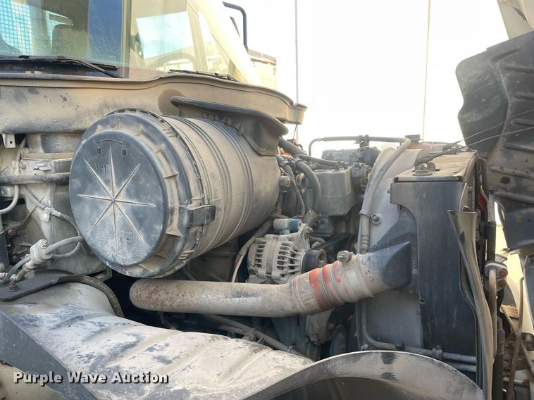 image for item DP0246 2005 International 4300  bucket truck