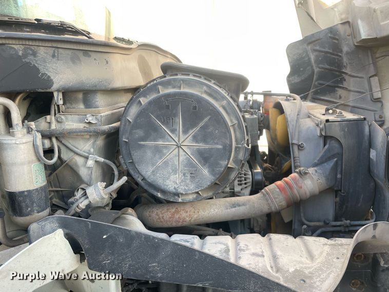 image for item DP0246 2005 International 4300  bucket truck