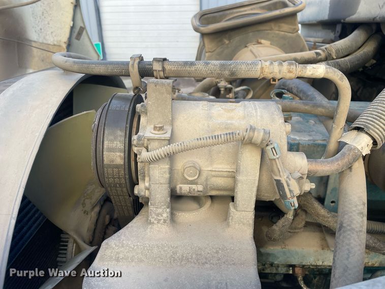 image for item DP0246 2005 International 4300  bucket truck