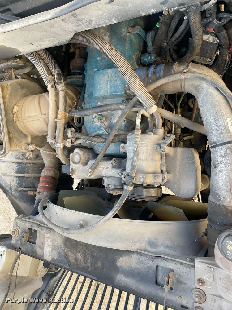 image for item DP0246 2005 International 4300  bucket truck