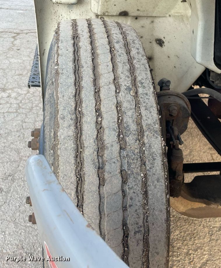 image for item DP0246 2005 International 4300  bucket truck