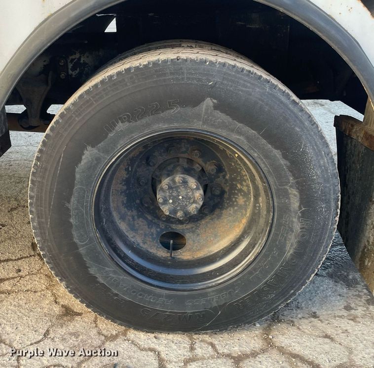 image for item DP0246 2005 International 4300  bucket truck