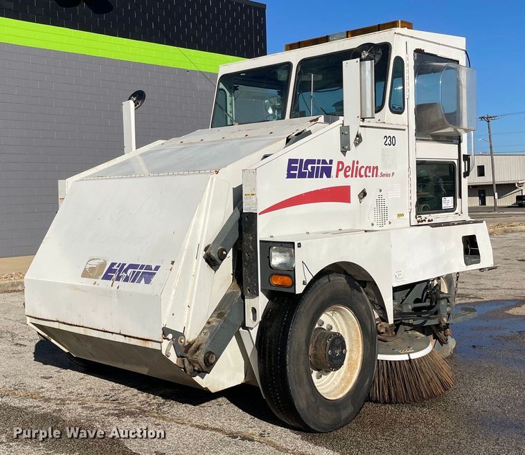image for item DP0271 2004 Elgin Pelican Series P  street sweeper truck