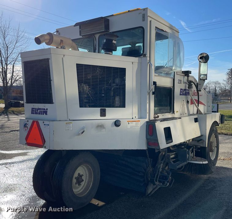 image for item DP0271 2004 Elgin Pelican Series P  street sweeper truck