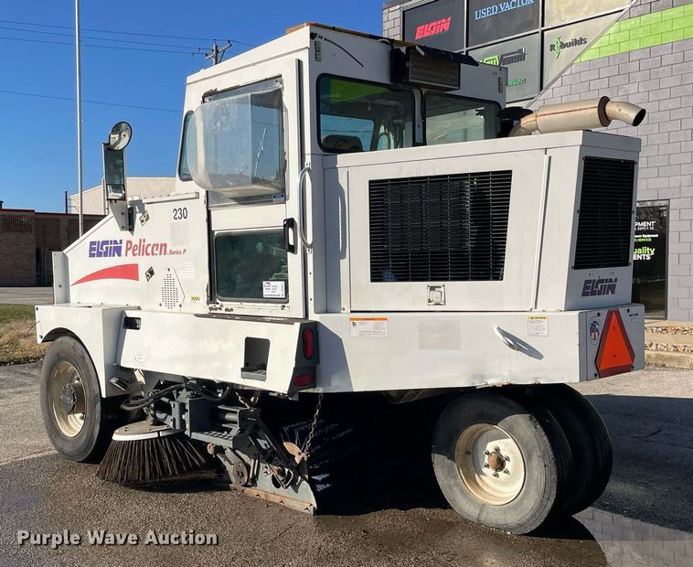 image for item DP0271 2004 Elgin Pelican Series P  street sweeper truck