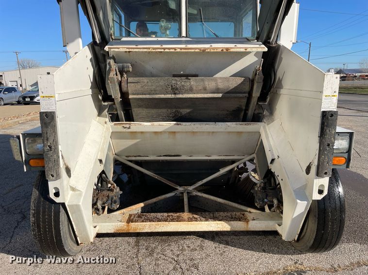 image for item DP0271 2004 Elgin Pelican Series P  street sweeper truck
