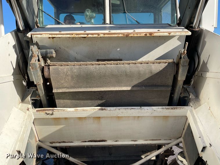 image for item DP0271 2004 Elgin Pelican Series P  street sweeper truck