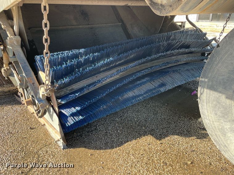 image for item DP0271 2004 Elgin Pelican Series P  street sweeper truck