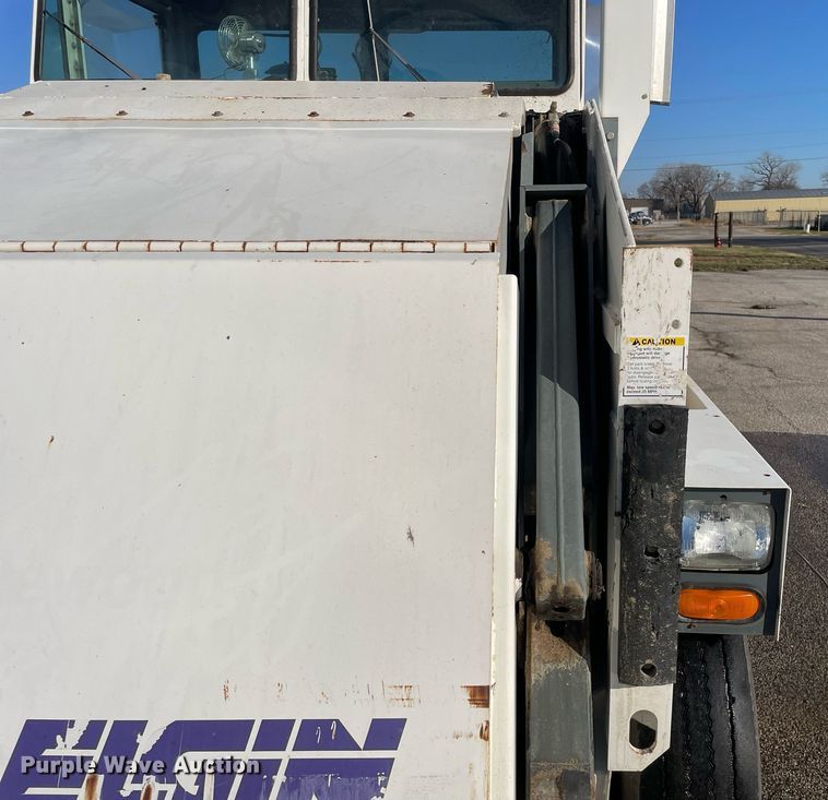 image for item DP0271 2004 Elgin Pelican Series P  street sweeper truck