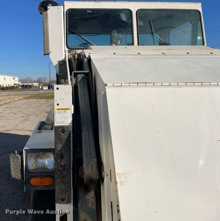 image for item DP0271 2004 Elgin Pelican Series P  street sweeper truck