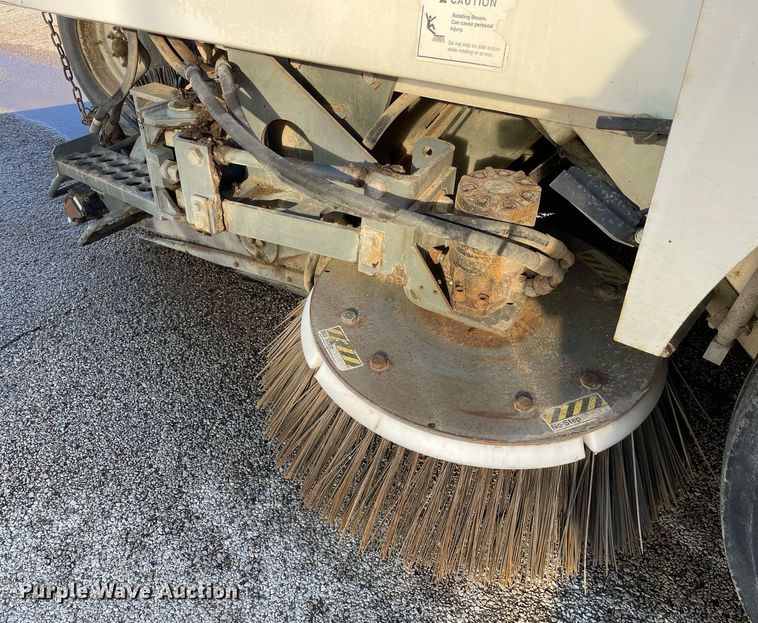 image for item DP0271 2004 Elgin Pelican Series P  street sweeper truck