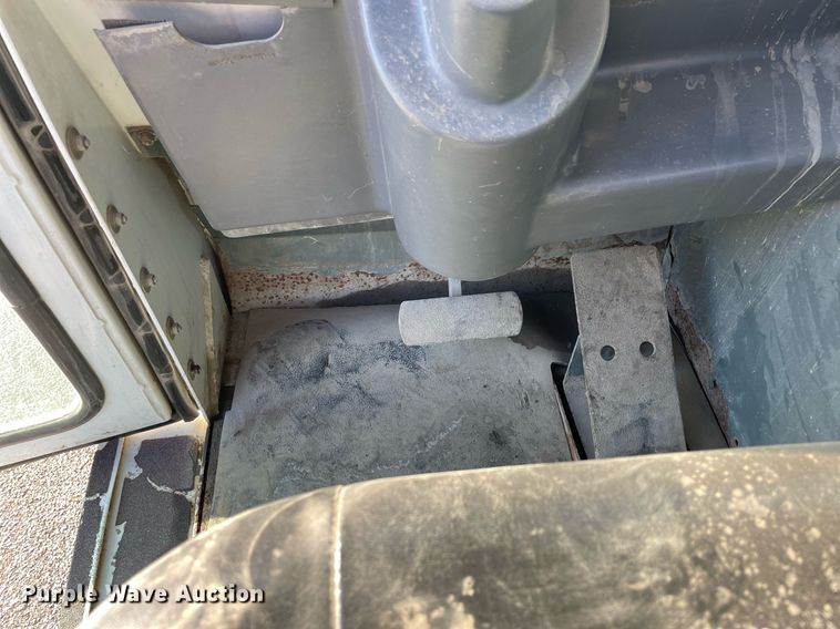 image for item DP0271 2004 Elgin Pelican Series P  street sweeper truck