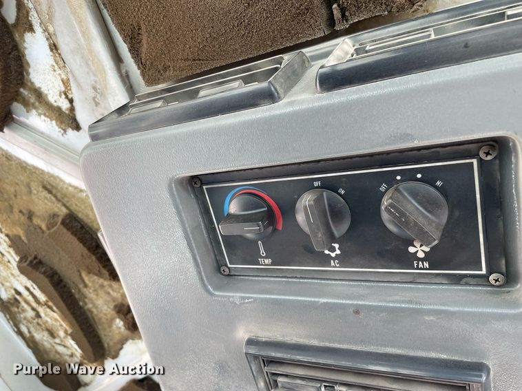 image for item DP0271 2004 Elgin Pelican Series P  street sweeper truck