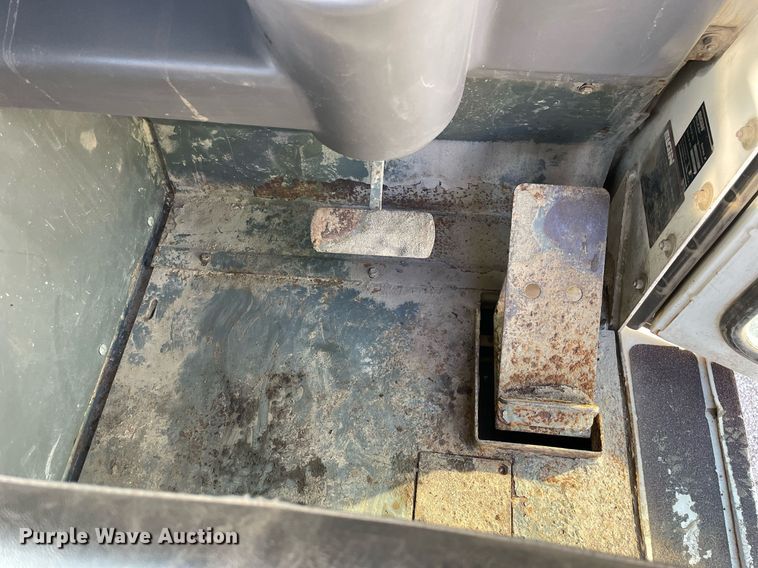 image for item DP0271 2004 Elgin Pelican Series P  street sweeper truck